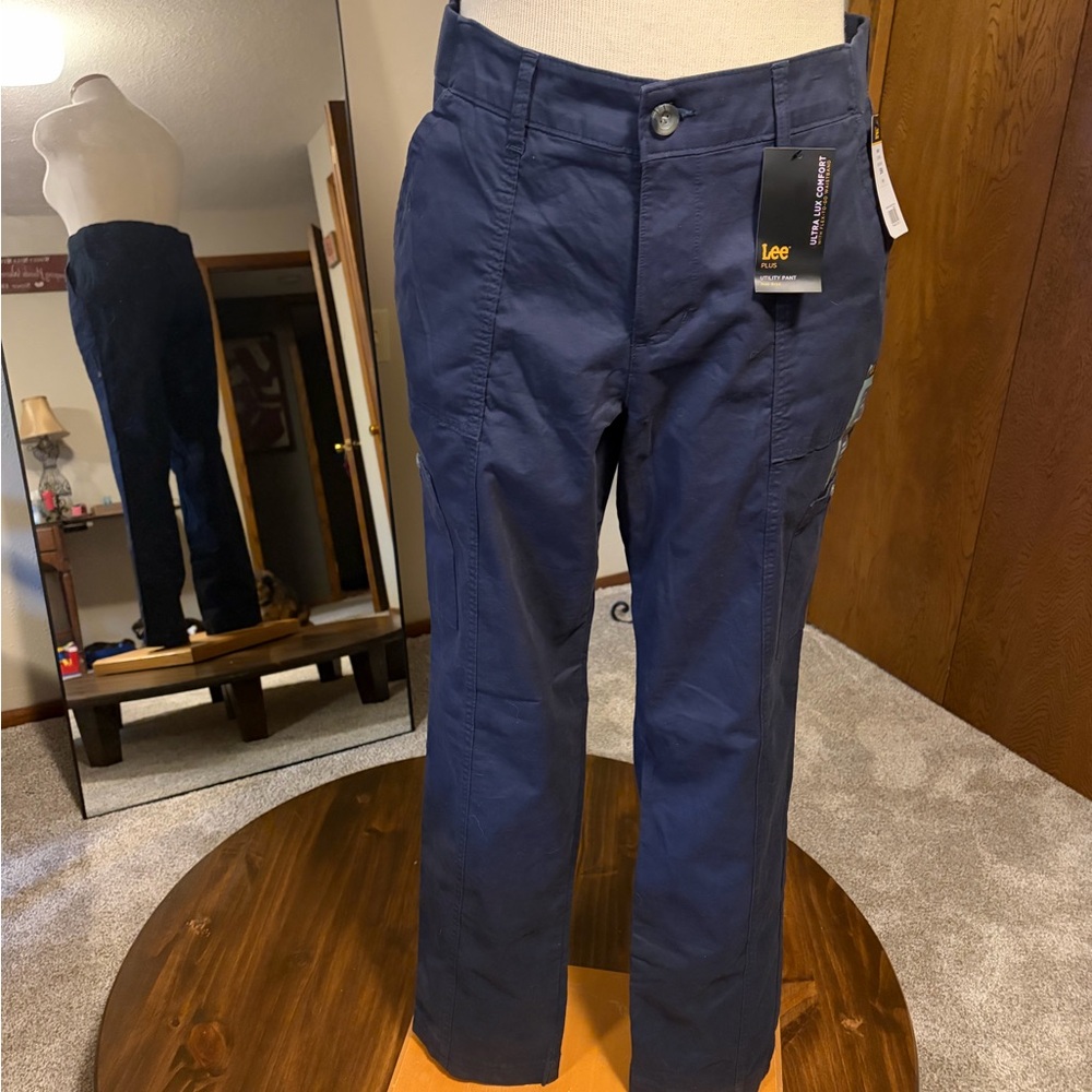 Lee Women’s Navy Blue Utility Pants
16W Long